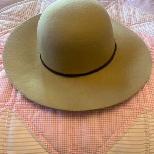 Elegant Tan wool Women's Hat new with tags never worn